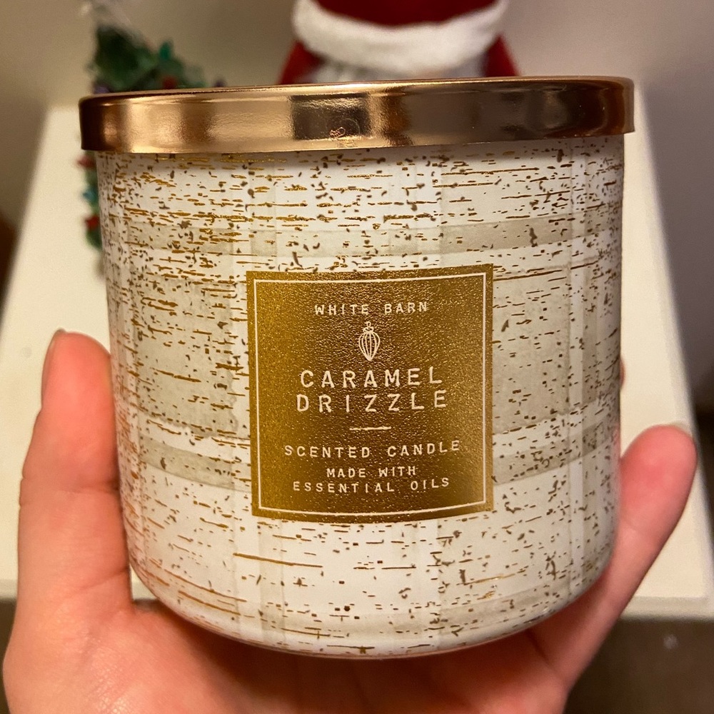 Brand New Bath and Body Works White Barn Caramel Drizzle Candle